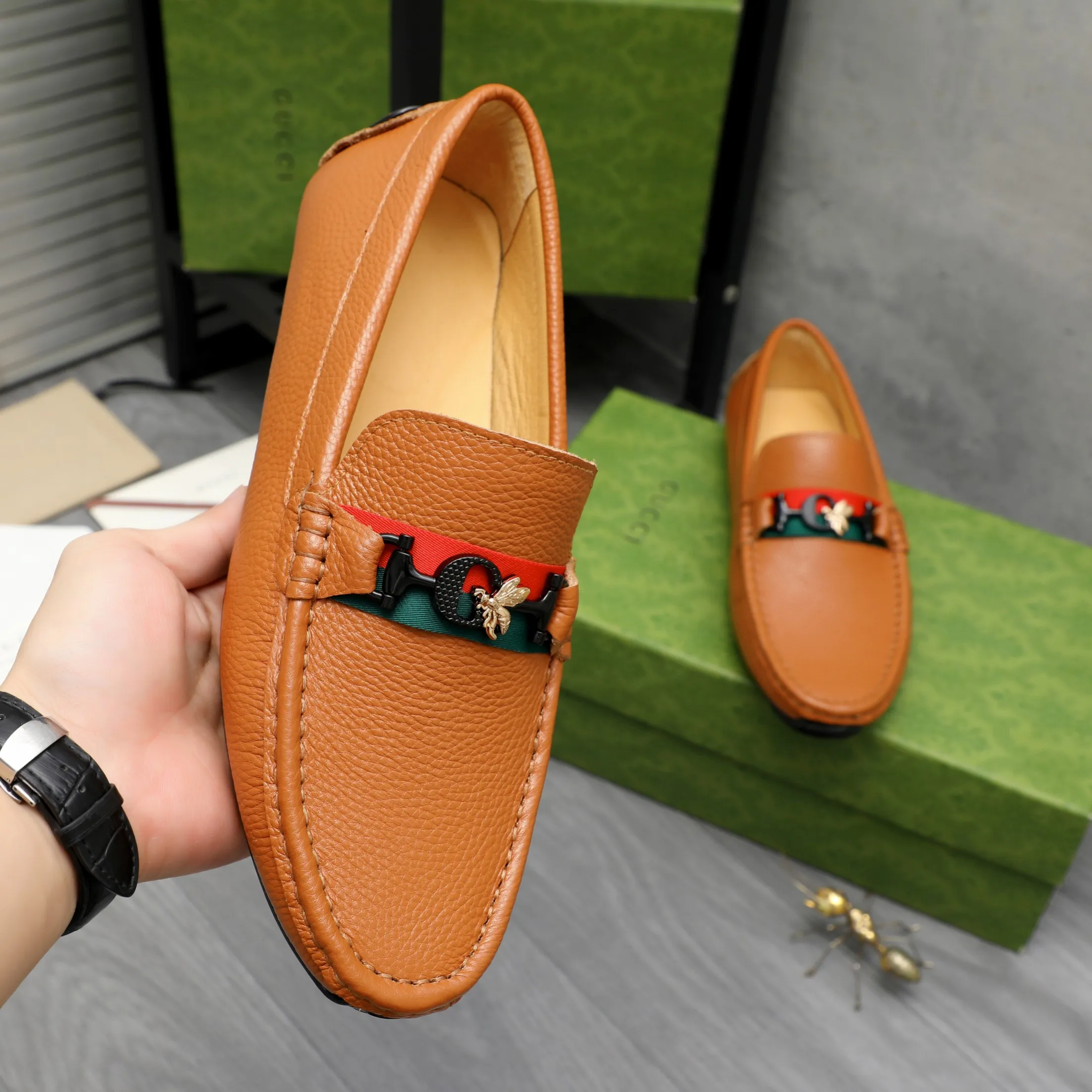 Men's shoes 💰360 Product trademark: GUCCI "Gucci" casual slip-on men's shoes Regular size: 38-45 Product materials: Selected pebbled cowhide upper, pigskin lining, rubber outsole